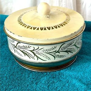 Vintage MCM Guildcraft Tin Container Round  New York USA ~ White w/ Gold Leaves